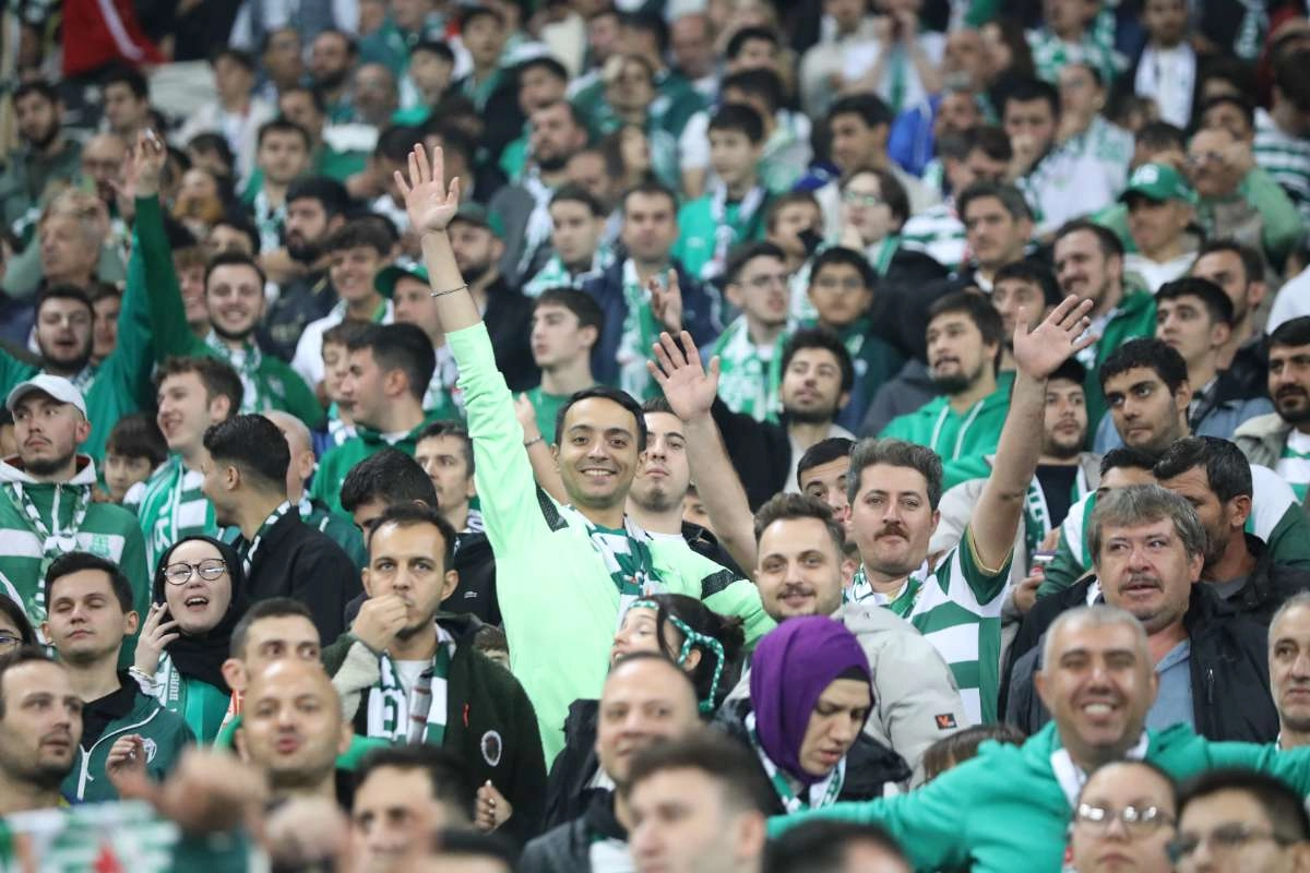 (FOTO GALERİ) Bursaspor-Menemen FK Taraftar Fotoğrafları-2