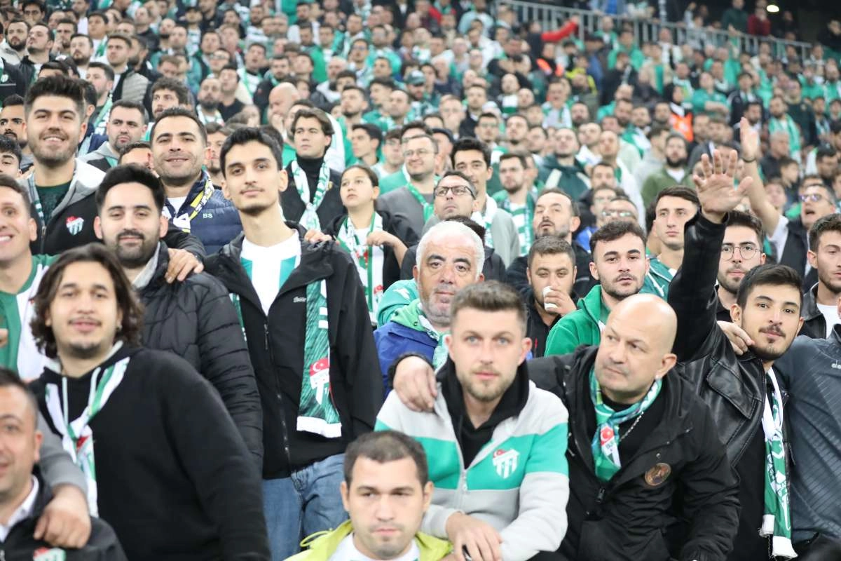 (FOTO GALERİ) Bursaspor-Menemen FK Taraftar Fotoğrafları-2
