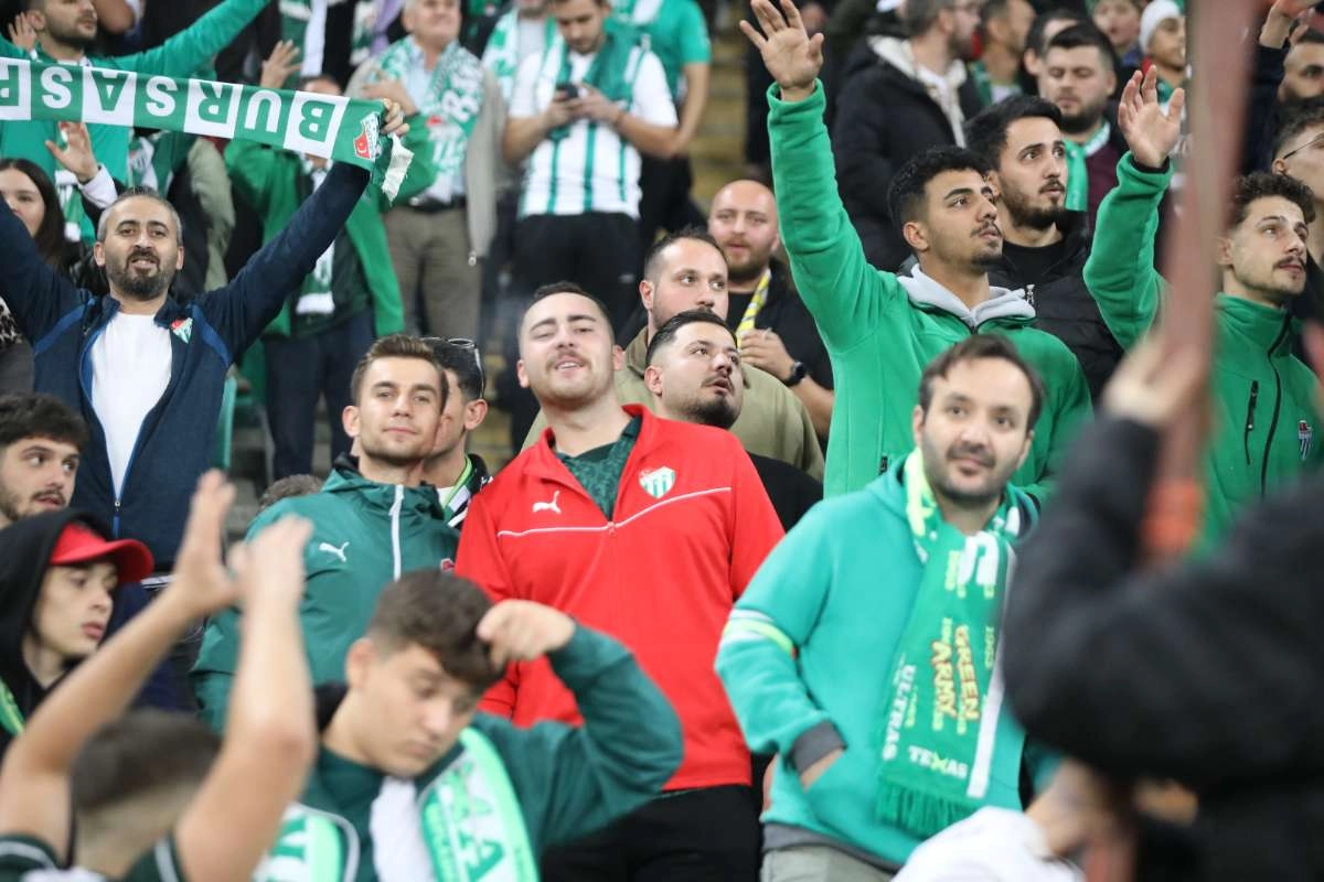 (FOTO GALERİ) Bursaspor-Menemen FK Taraftar Fotoğrafları-2