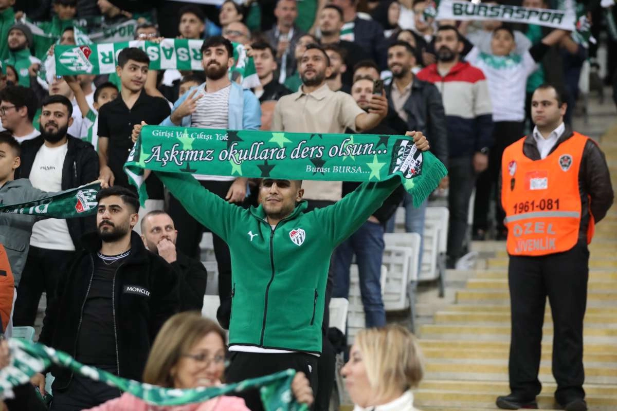 (FOTO GALERİ) Bursaspor-Menemen FK Taraftar Fotoğrafları-2