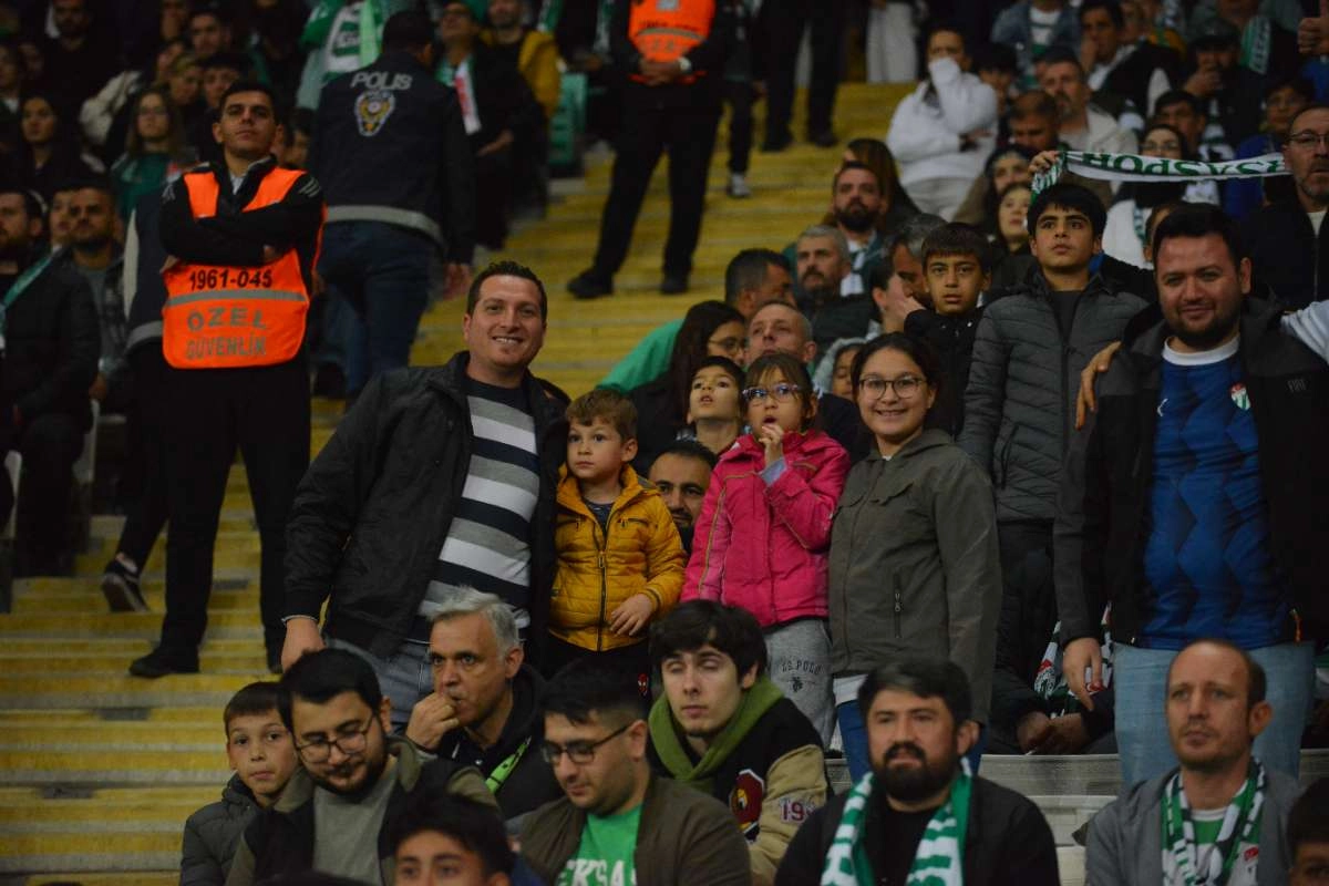 (FOTO GALERİ) Bursaspor-Menemen FK Taraftar Fotoğrafları-3