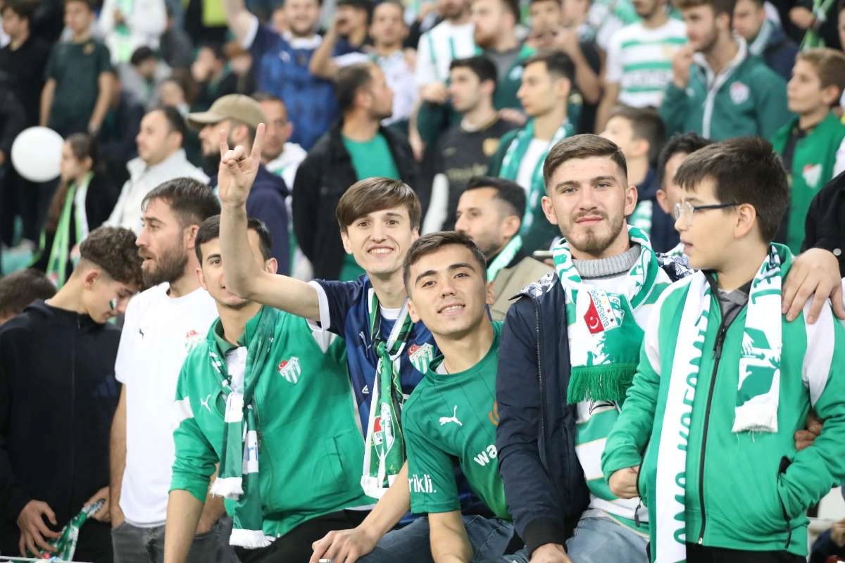 (FOTO GALERİ) Bursaspor-Menemen FK Taraftar Fotoğrafları-2