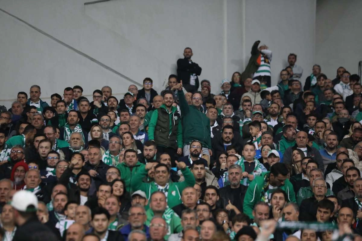 (FOTO GALERİ) Bursaspor-Menemen FK Taraftar Fotoğrafları-2