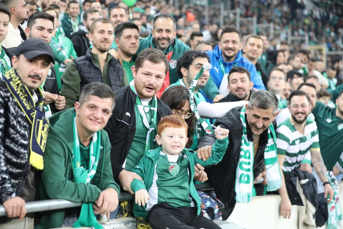 (FOTO GALERİ) Bursaspor-Menemen FK Taraftar Fotoğrafları-2