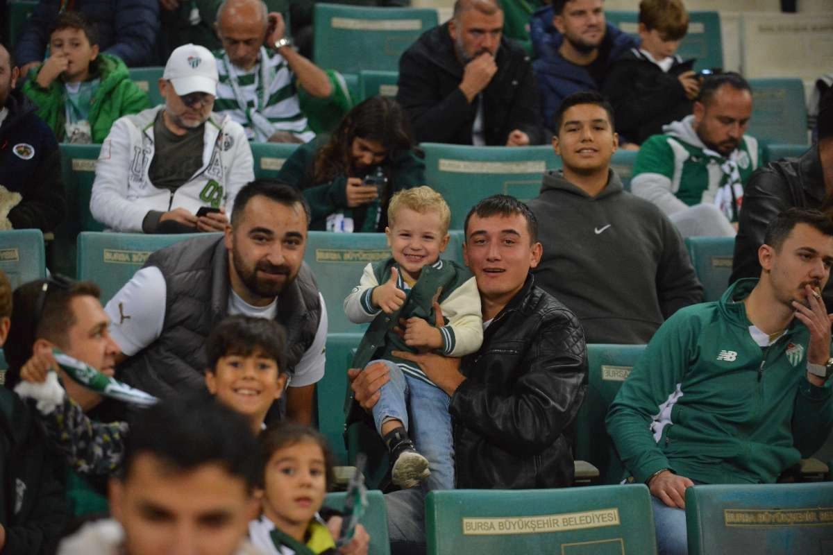 (FOTO GALERİ) Bursaspor-Menemen FK Taraftar Fotoğrafları-3