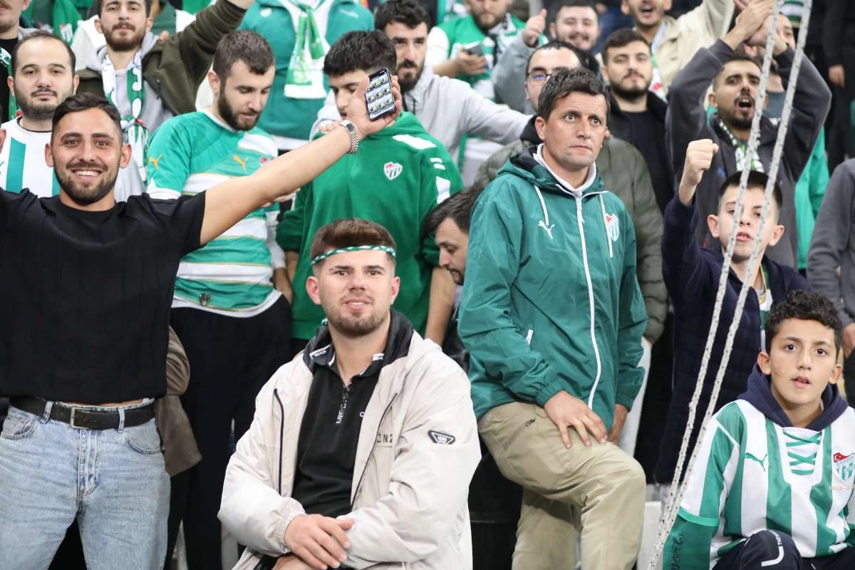 (FOTO GALERİ) Bursaspor-Menemen FK Taraftar Fotoğrafları-2