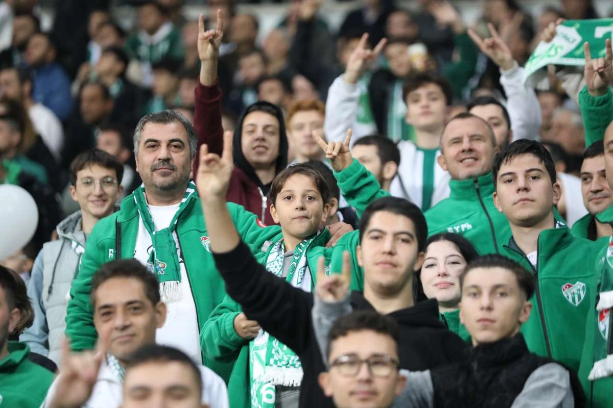 (FOTO GALERİ) Bursaspor-Menemen FK Taraftar Fotoğrafları-2