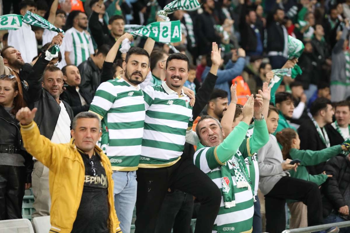 (FOTO GALERİ) Bursaspor-Menemen FK Taraftar Fotoğrafları-2