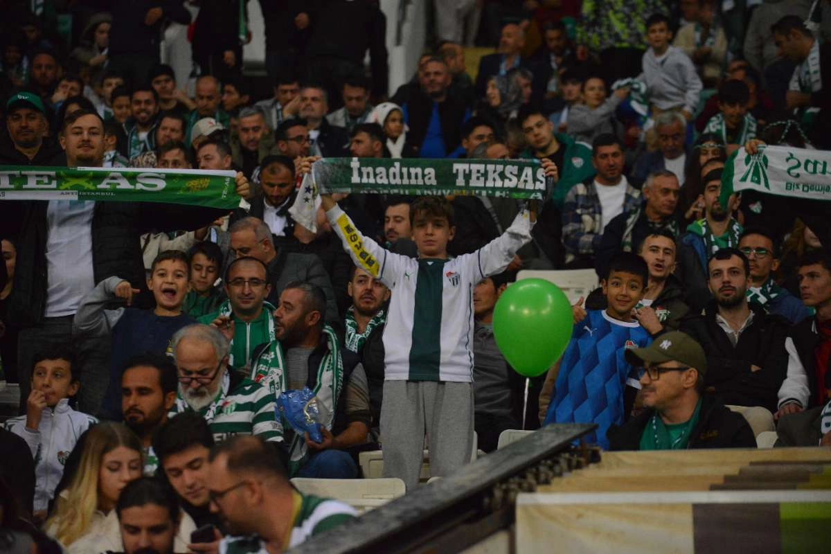 (FOTO GALERİ) Bursaspor-Menemen FK Taraftar Fotoğrafları-3