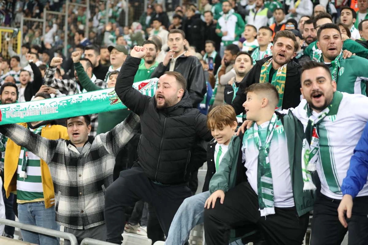 (FOTO GALERİ) Bursaspor-Menemen FK Taraftar Fotoğrafları-2
