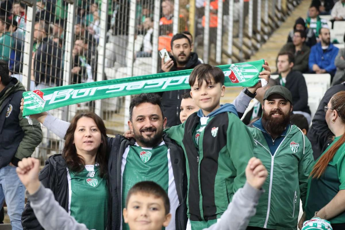 (FOTO GALERİ) Bursaspor-Menemen FK Taraftar Fotoğrafları-2
