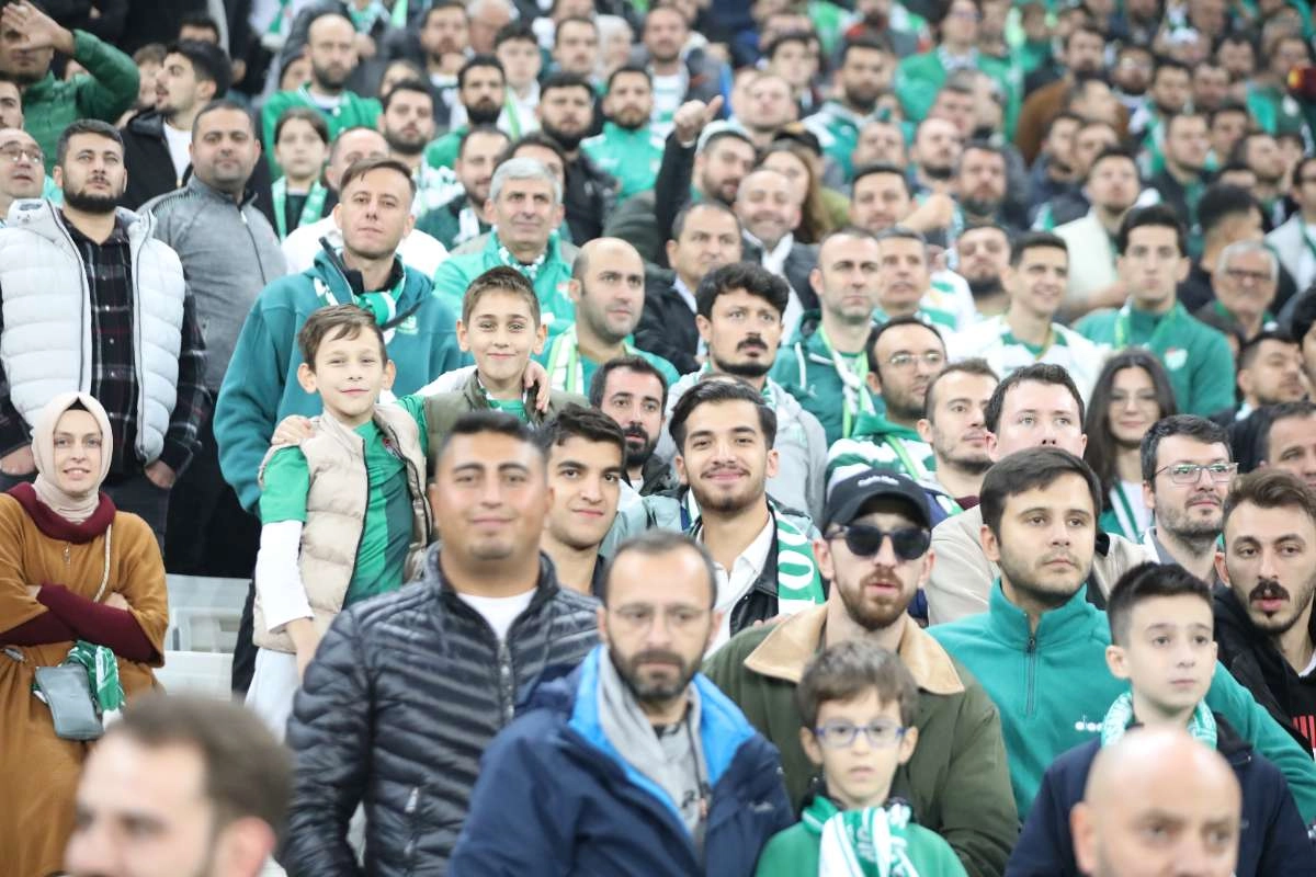(FOTO GALERİ) Bursaspor-Menemen FK Taraftar Fotoğrafları-2