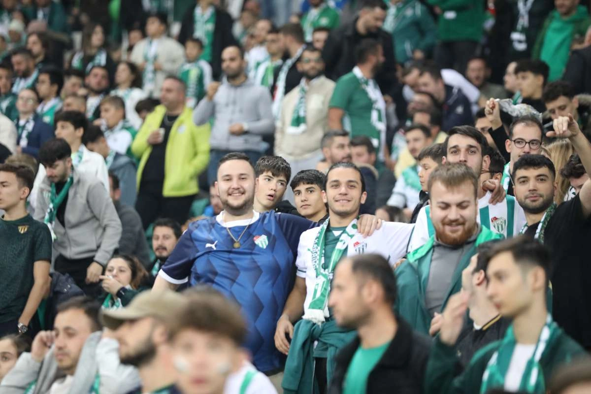(FOTO GALERİ) Bursaspor-Menemen FK Taraftar Fotoğrafları-2