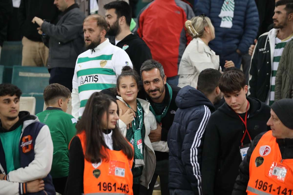 (FOTO GALERİ) Bursaspor-Menemen FK Taraftar Fotoğrafları-2