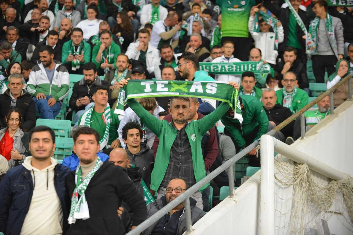 (FOTO GALERİ) Bursaspor-Menemen FK Taraftar Fotoğrafları-3