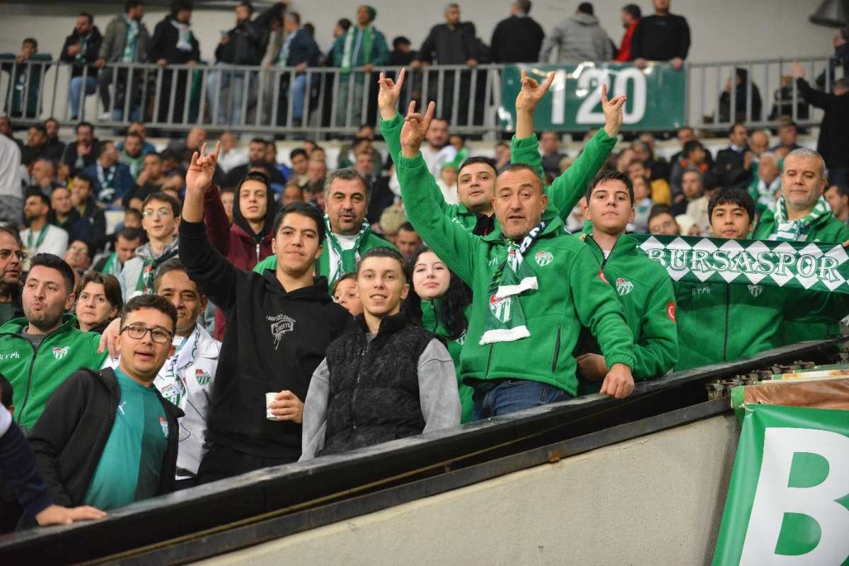 (FOTO GALERİ) Bursaspor-Menemen FK Taraftar Fotoğrafları-3