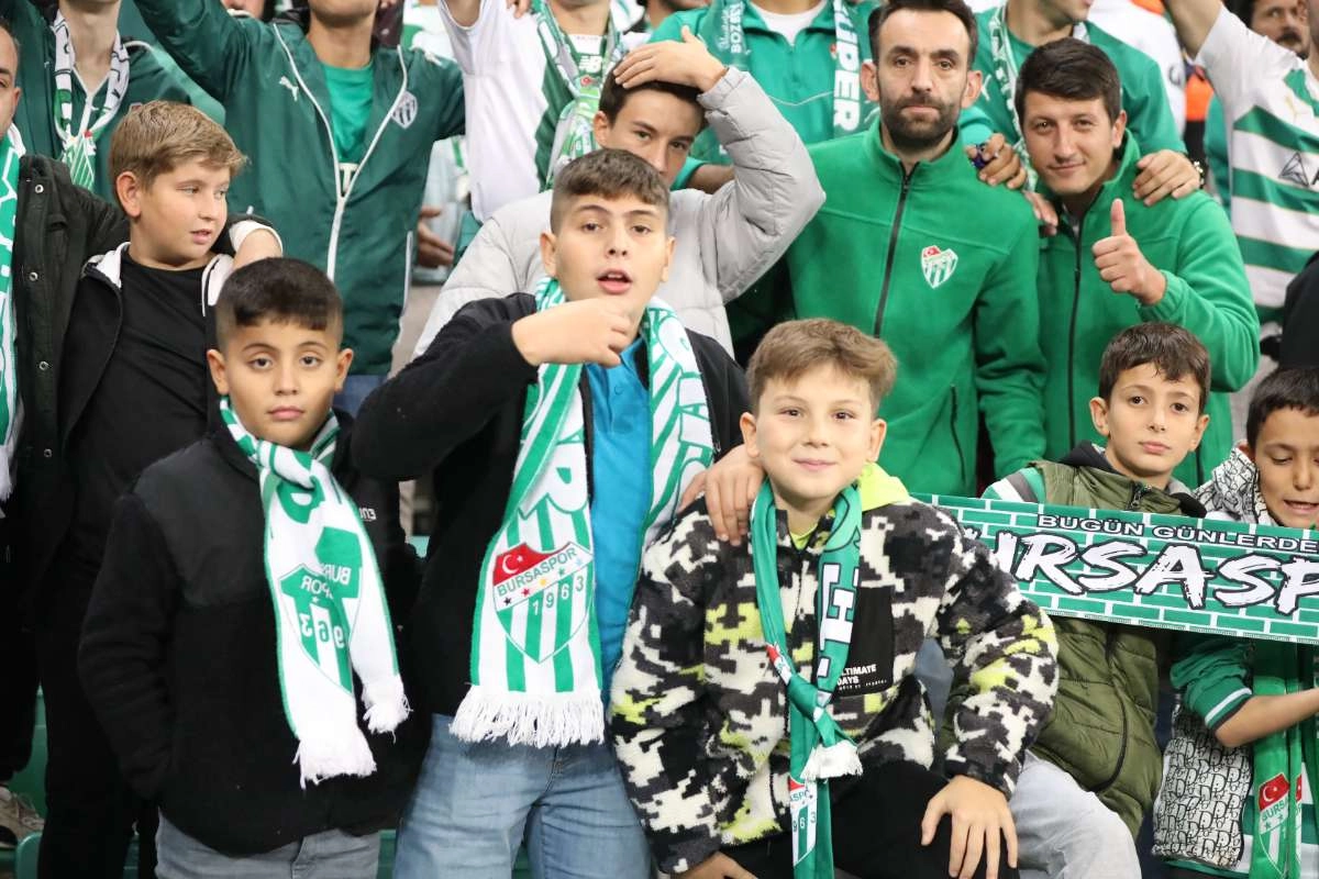(FOTO GALERİ) Bursaspor-Menemen FK Taraftar Fotoğrafları-2