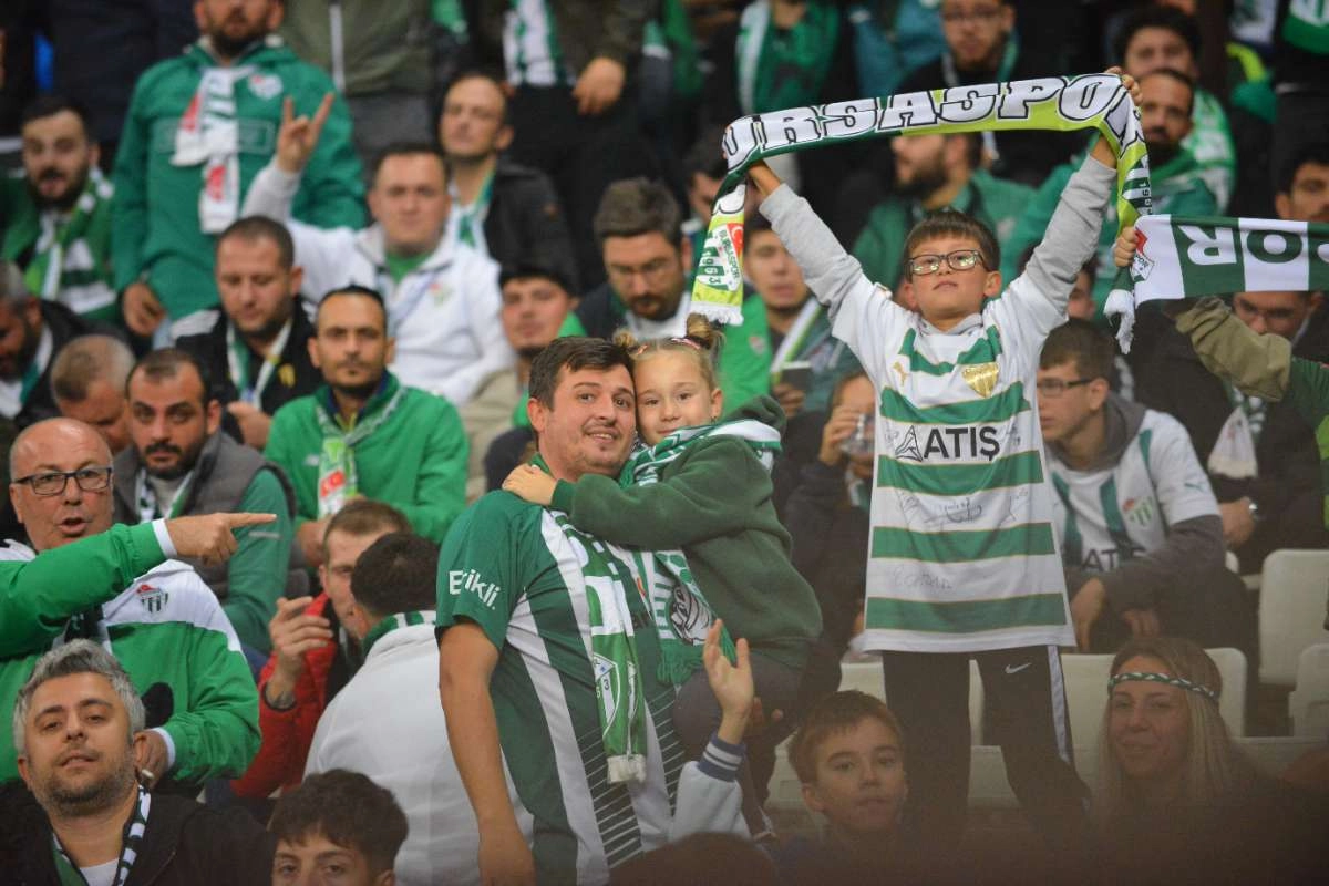 (FOTO GALERİ) Bursaspor-Menemen FK Taraftar Fotoğrafları-3