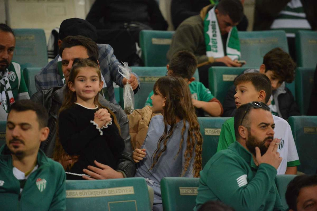 (FOTO GALERİ) Bursaspor-Menemen FK Taraftar Fotoğrafları-3