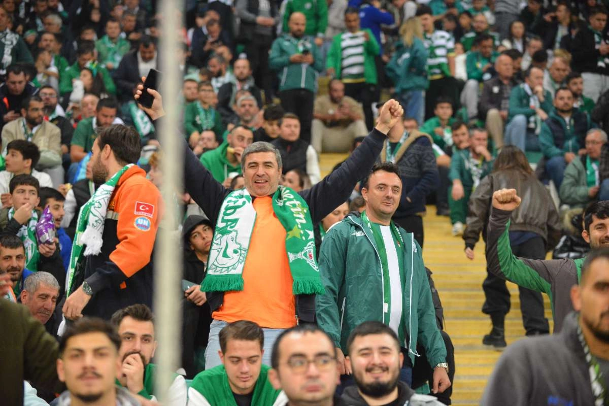 (FOTO GALERİ) Bursaspor-Menemen FK Taraftar Fotoğrafları-3