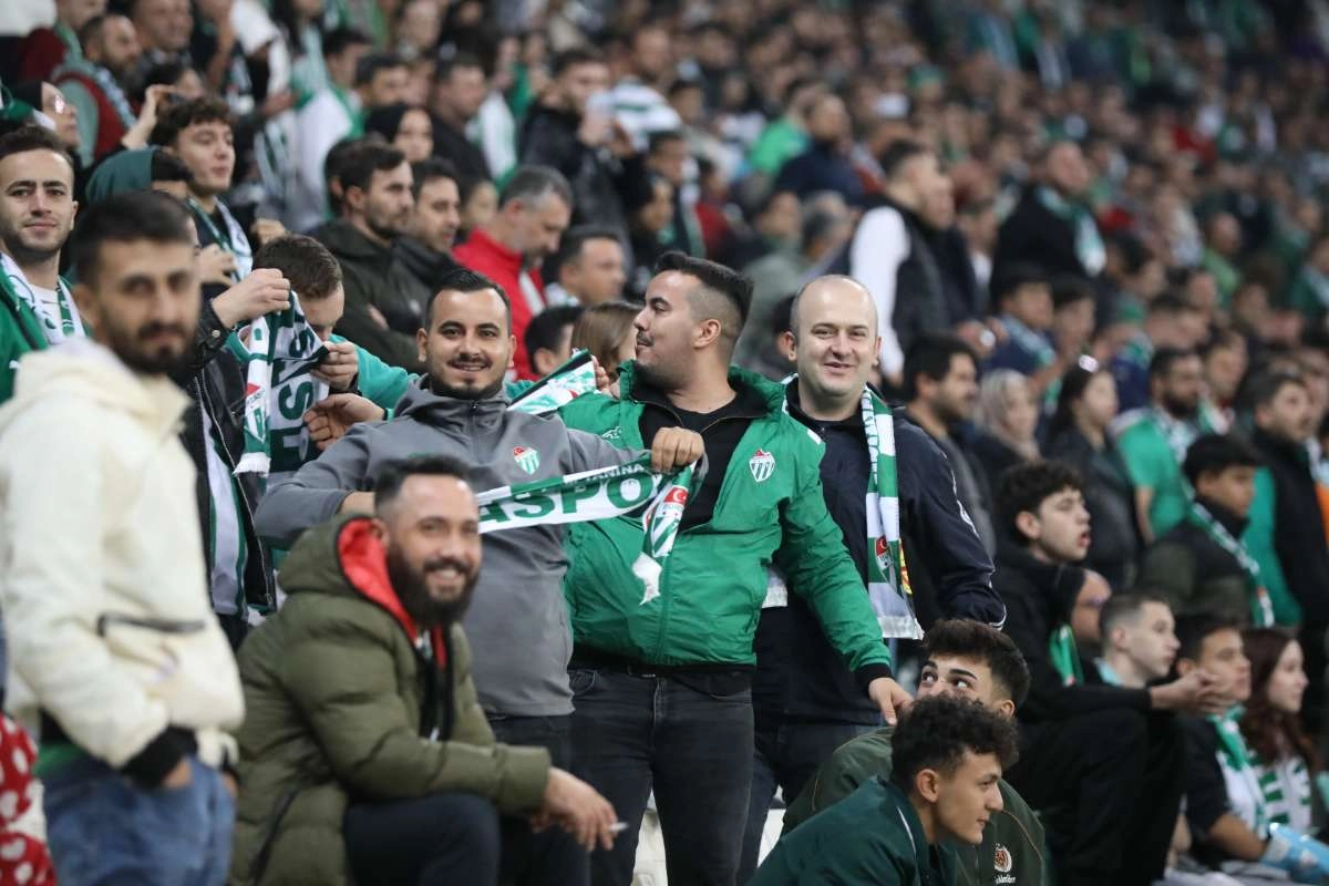 (FOTO GALERİ) Bursaspor-Menemen FK Taraftar Fotoğrafları-2
