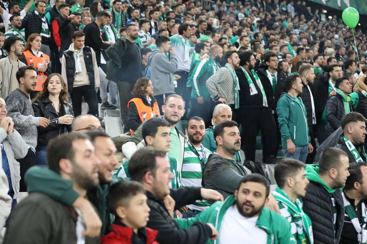(FOTO GALERİ) Bursaspor-Menemen FK Taraftar Fotoğrafları-2