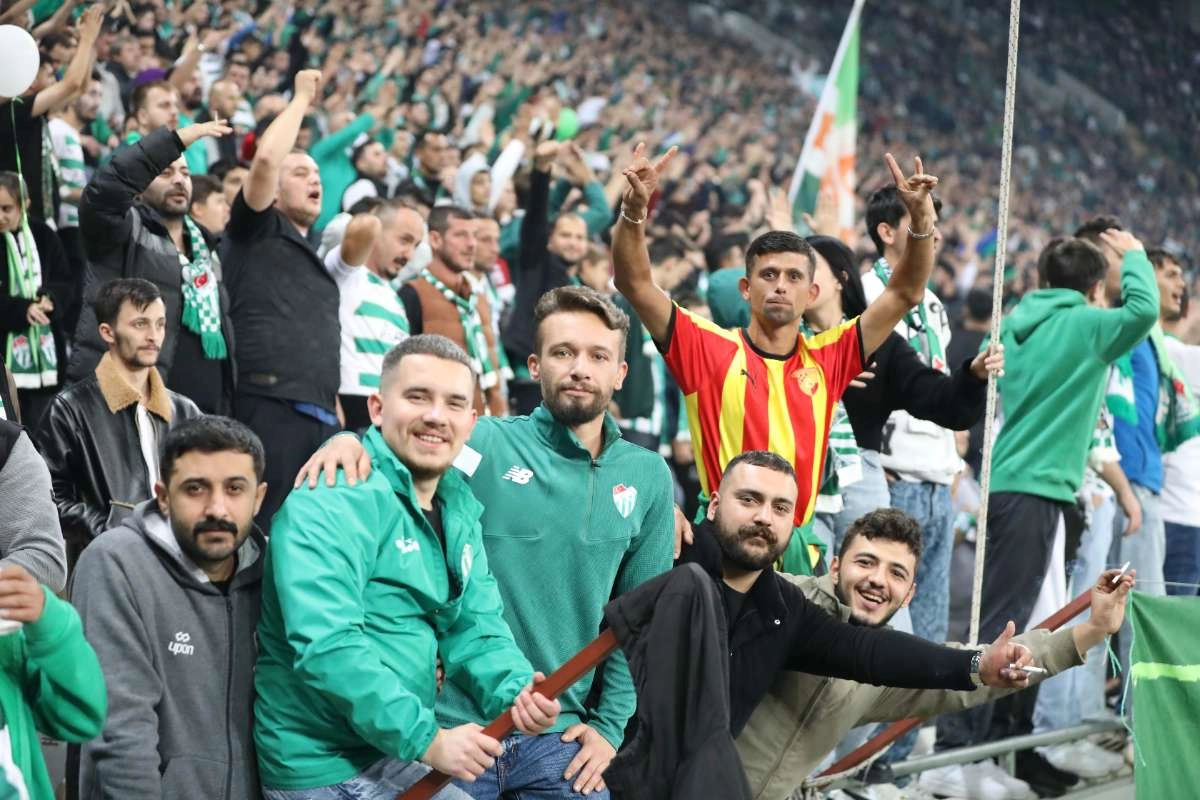 (FOTO GALERİ) Bursaspor-Menemen FK Taraftar Fotoğrafları-2