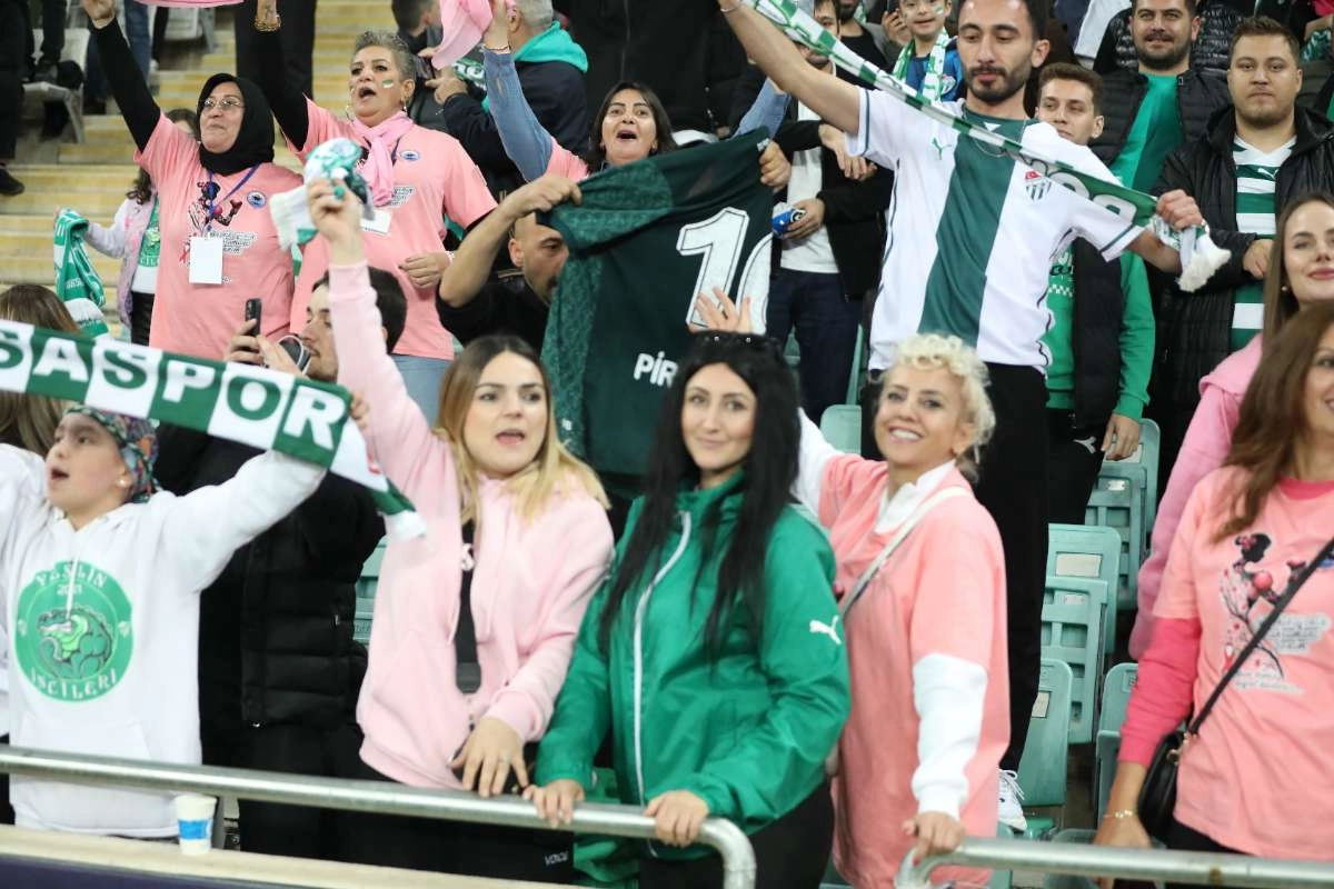 (FOTO GALERİ) Bursaspor-Menemen FK Taraftar Fotoğrafları-2