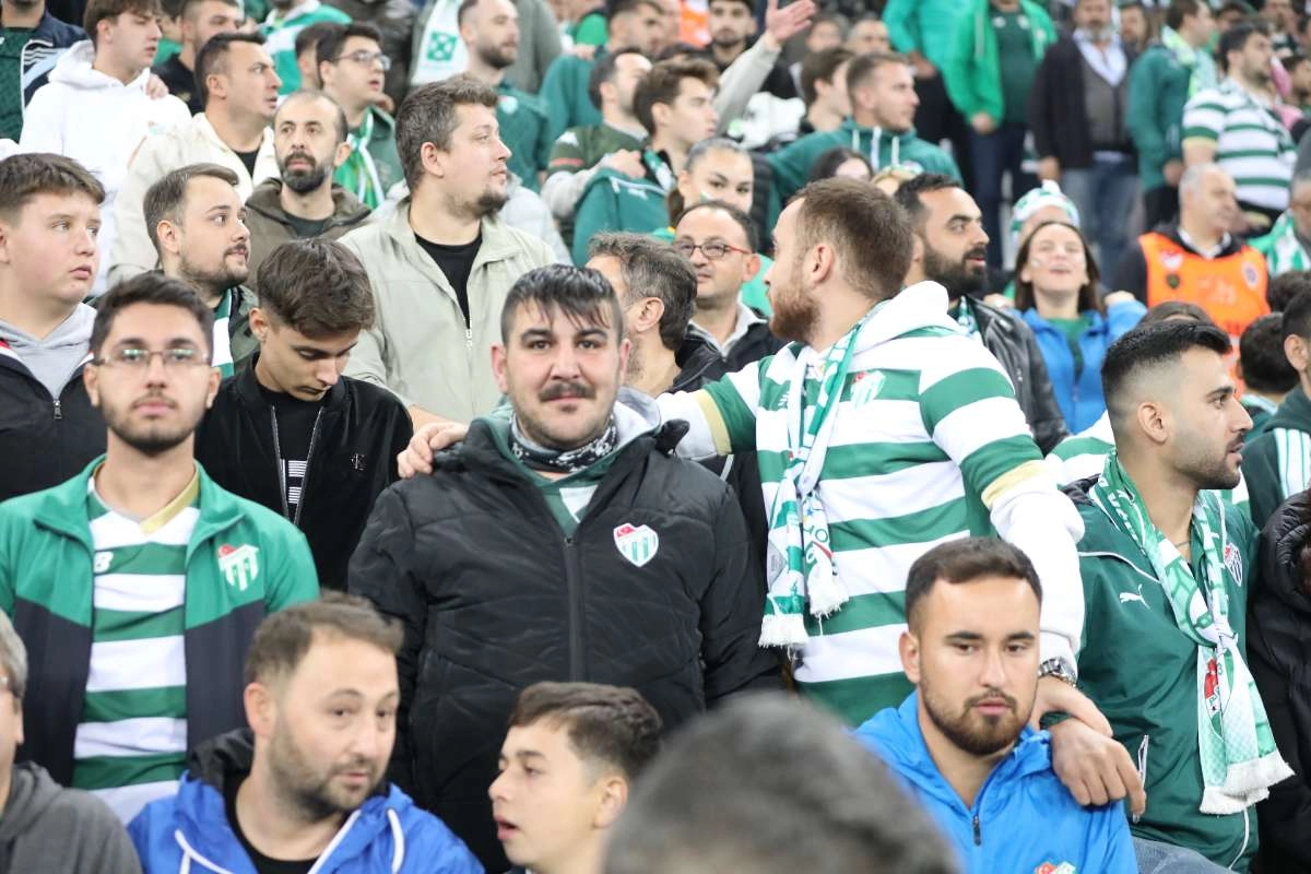 (FOTO GALERİ) Bursaspor-Menemen FK Taraftar Fotoğrafları-2