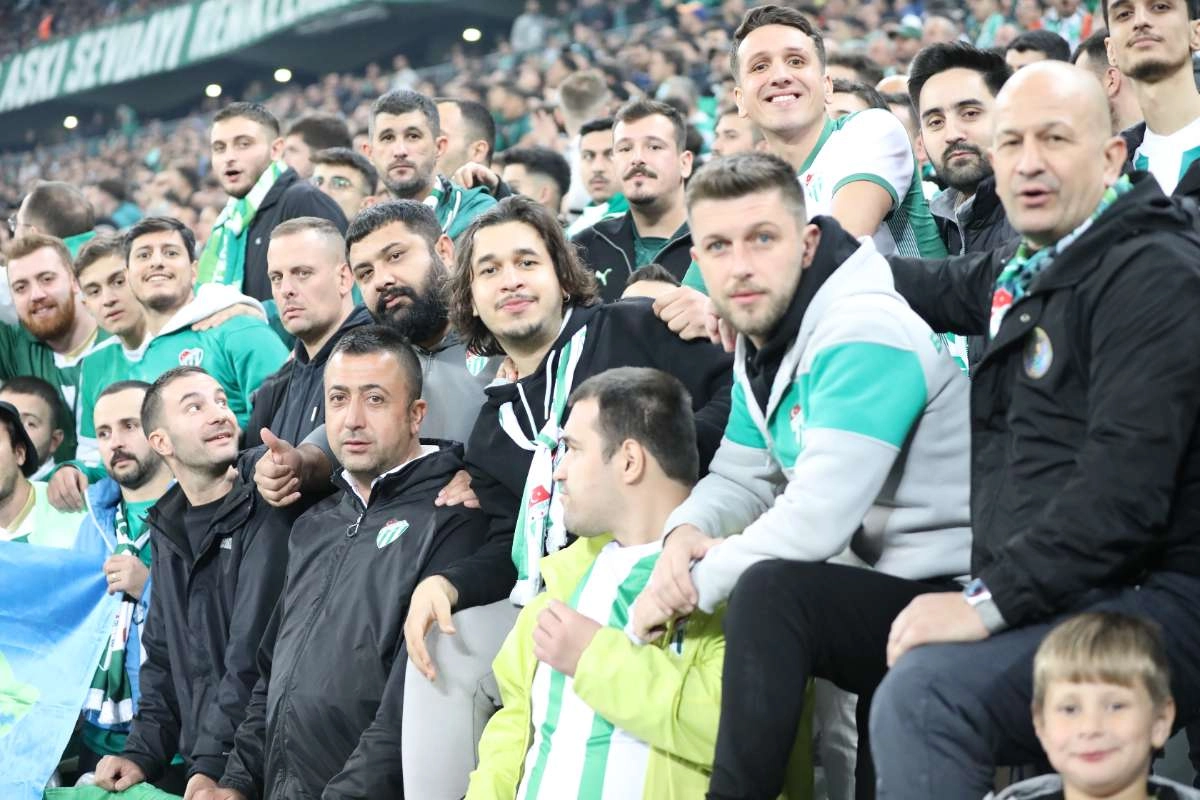 (FOTO GALERİ) Bursaspor-Menemen FK Taraftar Fotoğrafları-2