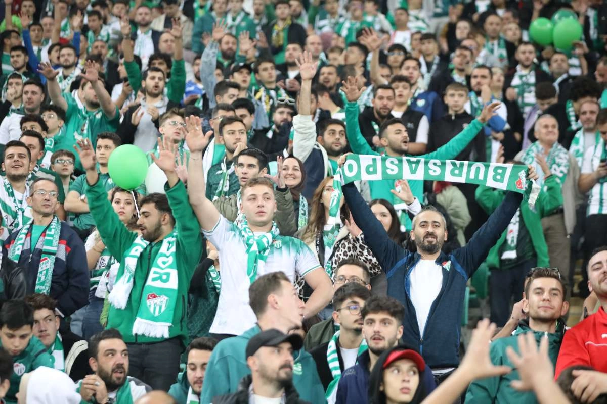 (FOTO GALERİ) Bursaspor-Menemen FK Taraftar Fotoğrafları-2