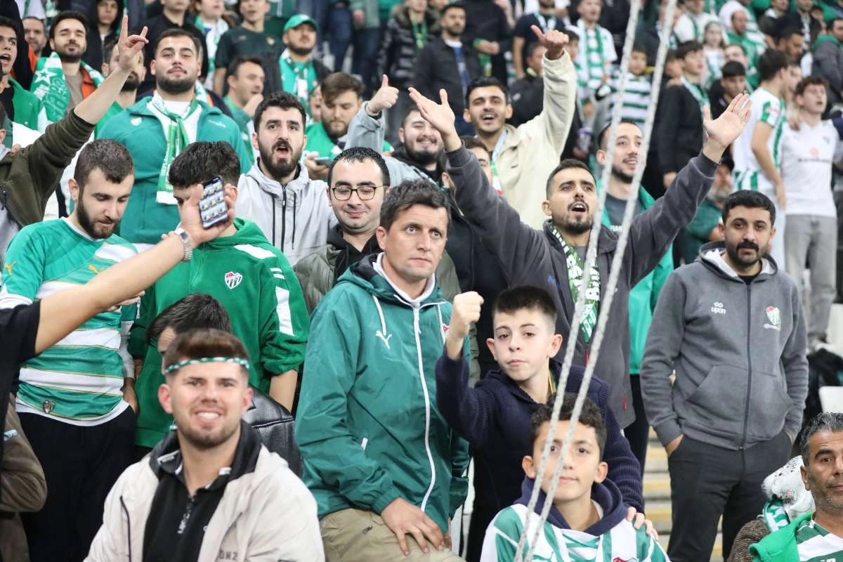 (FOTO GALERİ) Bursaspor-Menemen FK Taraftar Fotoğrafları-2
