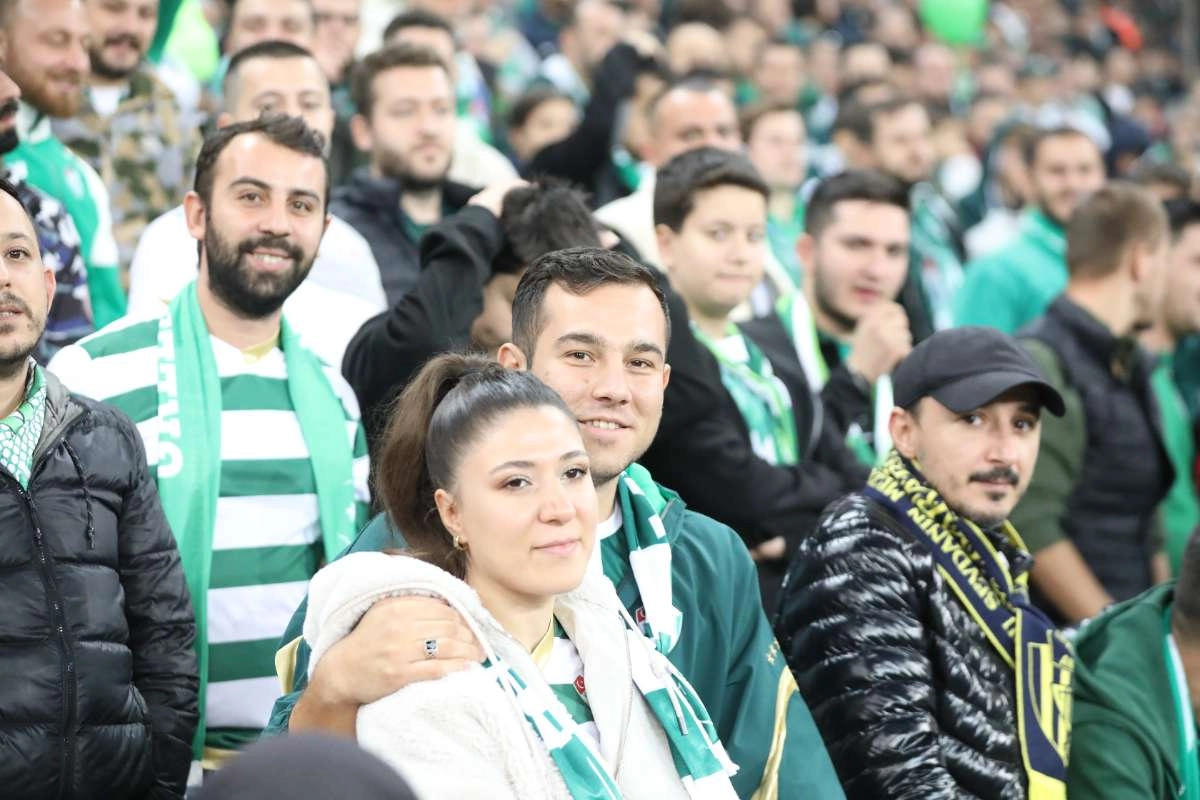 (FOTO GALERİ) Bursaspor-Menemen FK Taraftar Fotoğrafları-2
