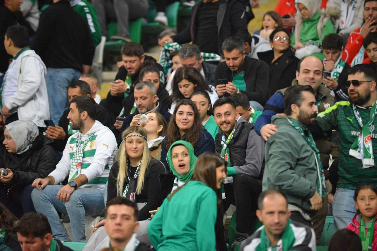 (FOTO GALERİ) Bursaspor-Menemen FK Taraftar Fotoğrafları-3