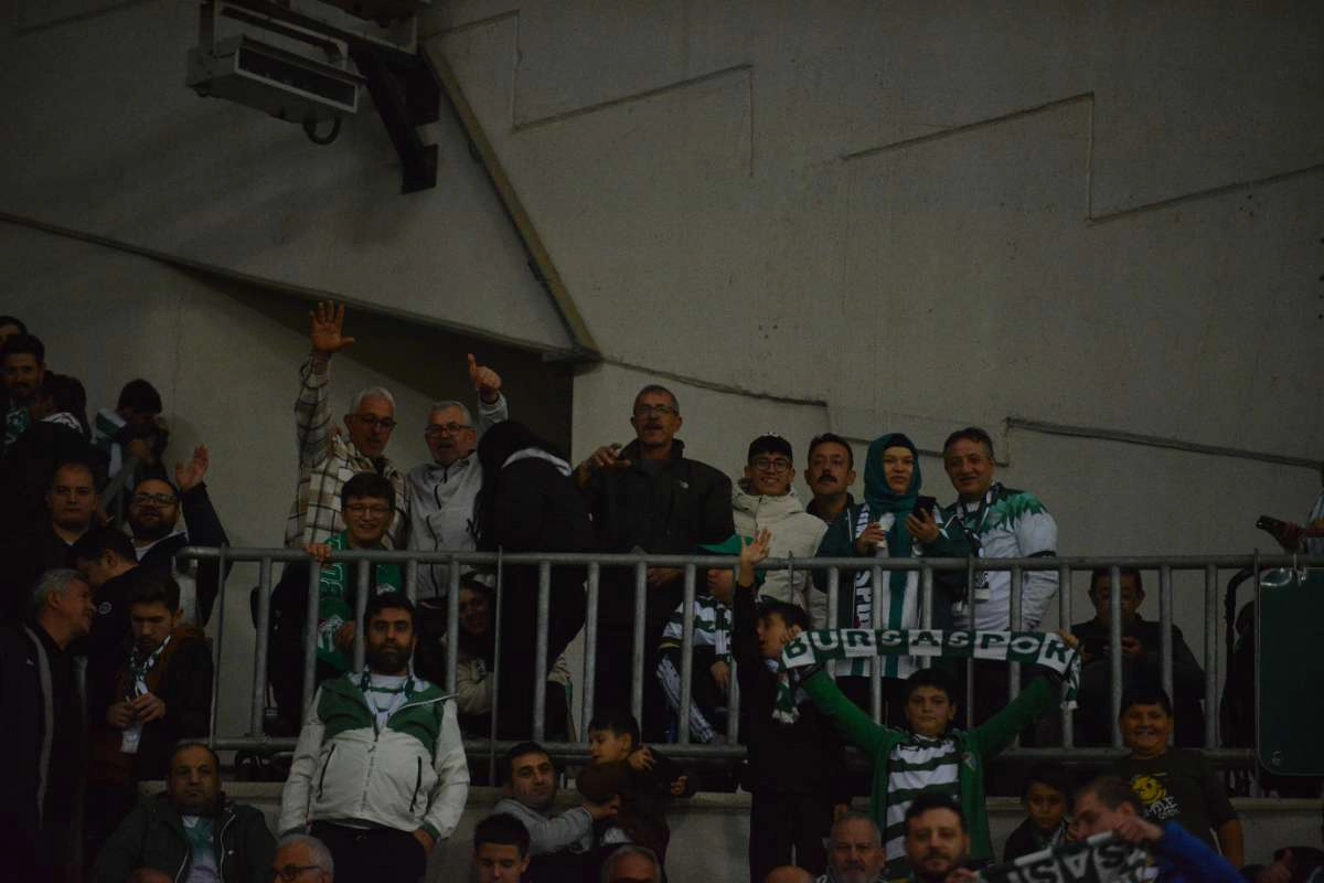 (FOTO GALERİ) Bursaspor-Menemen FK Taraftar Fotoğrafları-3