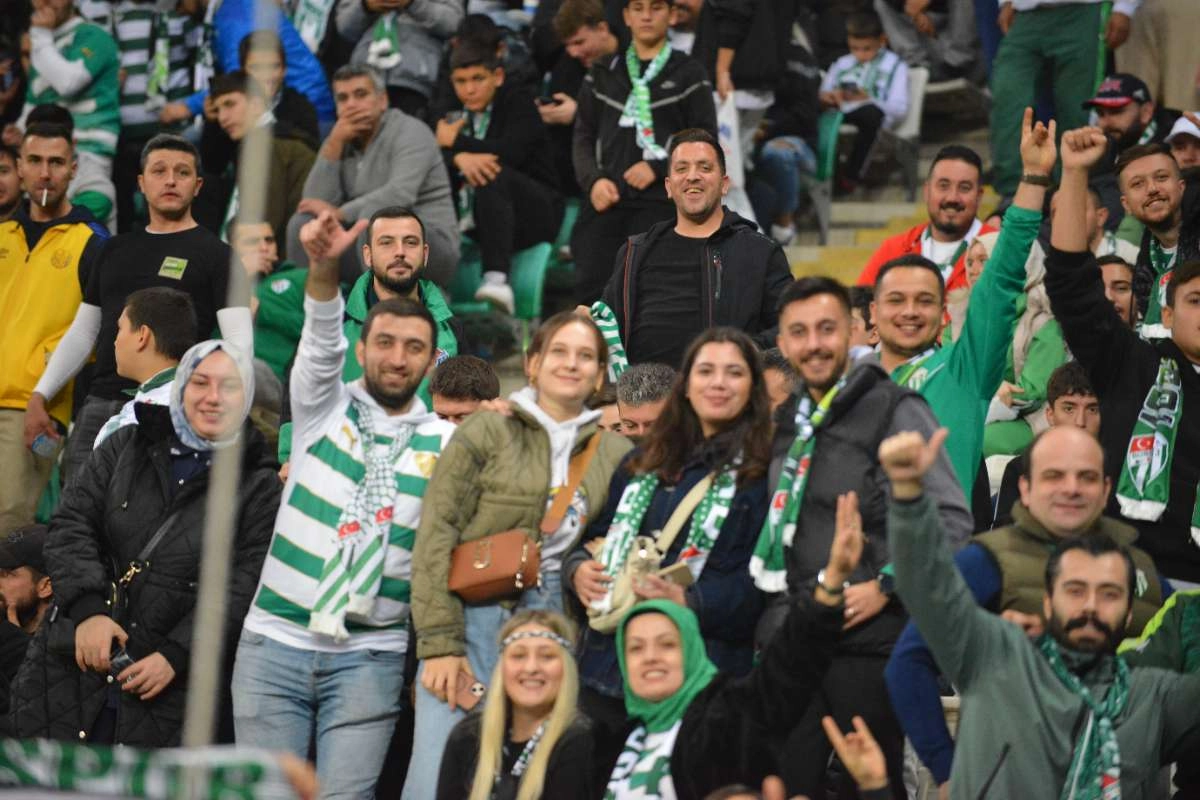 (FOTO GALERİ) Bursaspor-Menemen FK Taraftar Fotoğrafları-3