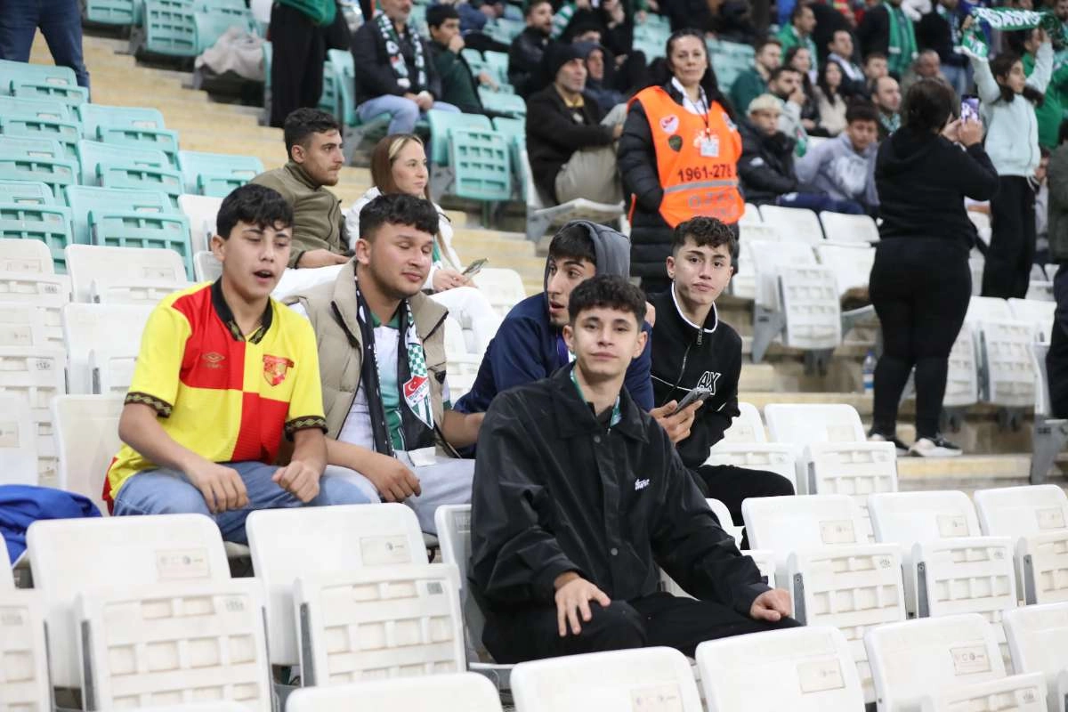 (FOTO GALERİ) Bursaspor-Menemen FK Taraftar Fotoğrafları-2