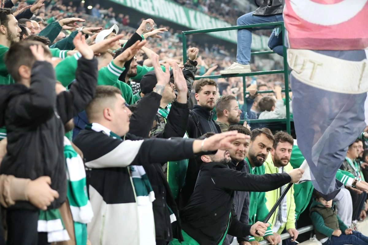 (FOTO GALERİ) Bursaspor-Menemen FK Taraftar Fotoğrafları-2