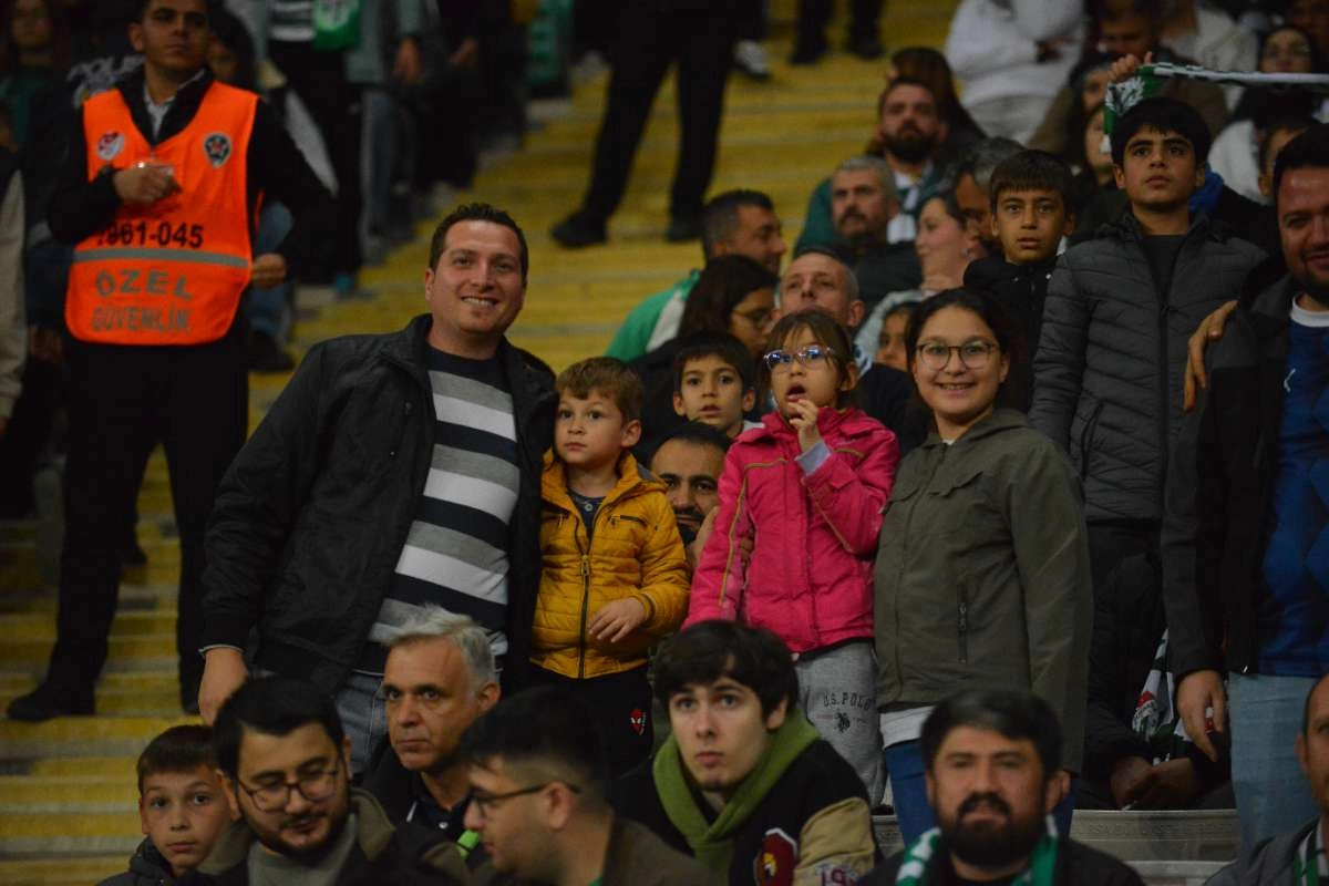 (FOTO GALERİ) Bursaspor-Menemen FK Taraftar Fotoğrafları-3