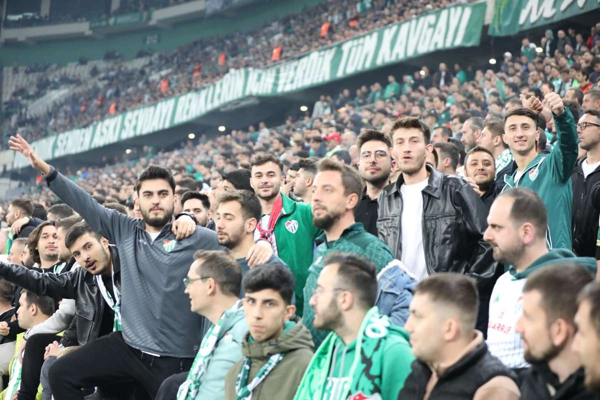 (FOTO GALERİ) Bursaspor-Menemen FK Taraftar Fotoğrafları-2