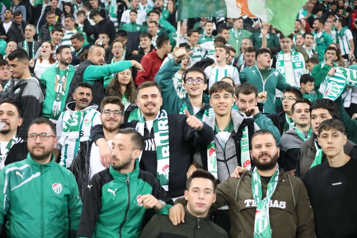 (FOTO GALERİ) Bursaspor-Menemen FK Taraftar Fotoğrafları-2