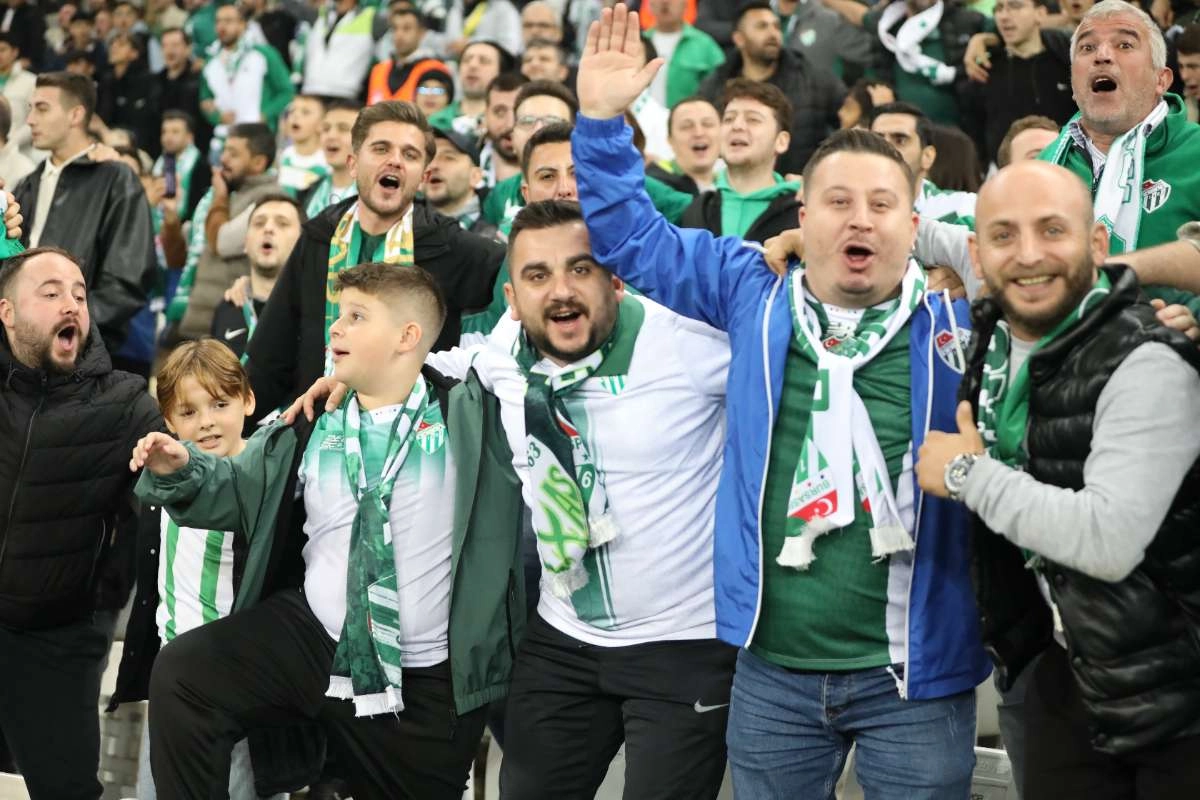 (FOTO GALERİ) Bursaspor-Menemen FK Taraftar Fotoğrafları-2