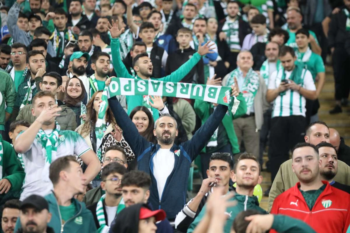 (FOTO GALERİ) Bursaspor-Menemen FK Taraftar Fotoğrafları-2