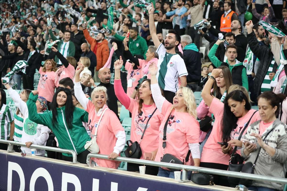 (FOTO GALERİ) Bursaspor-Menemen FK Taraftar Fotoğrafları-2