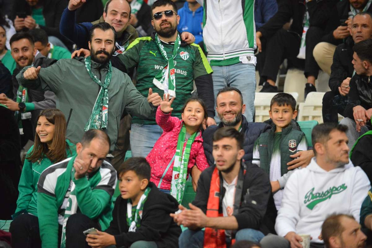 (FOTO GALERİ) Bursaspor-Menemen FK Taraftar Fotoğrafları-3
