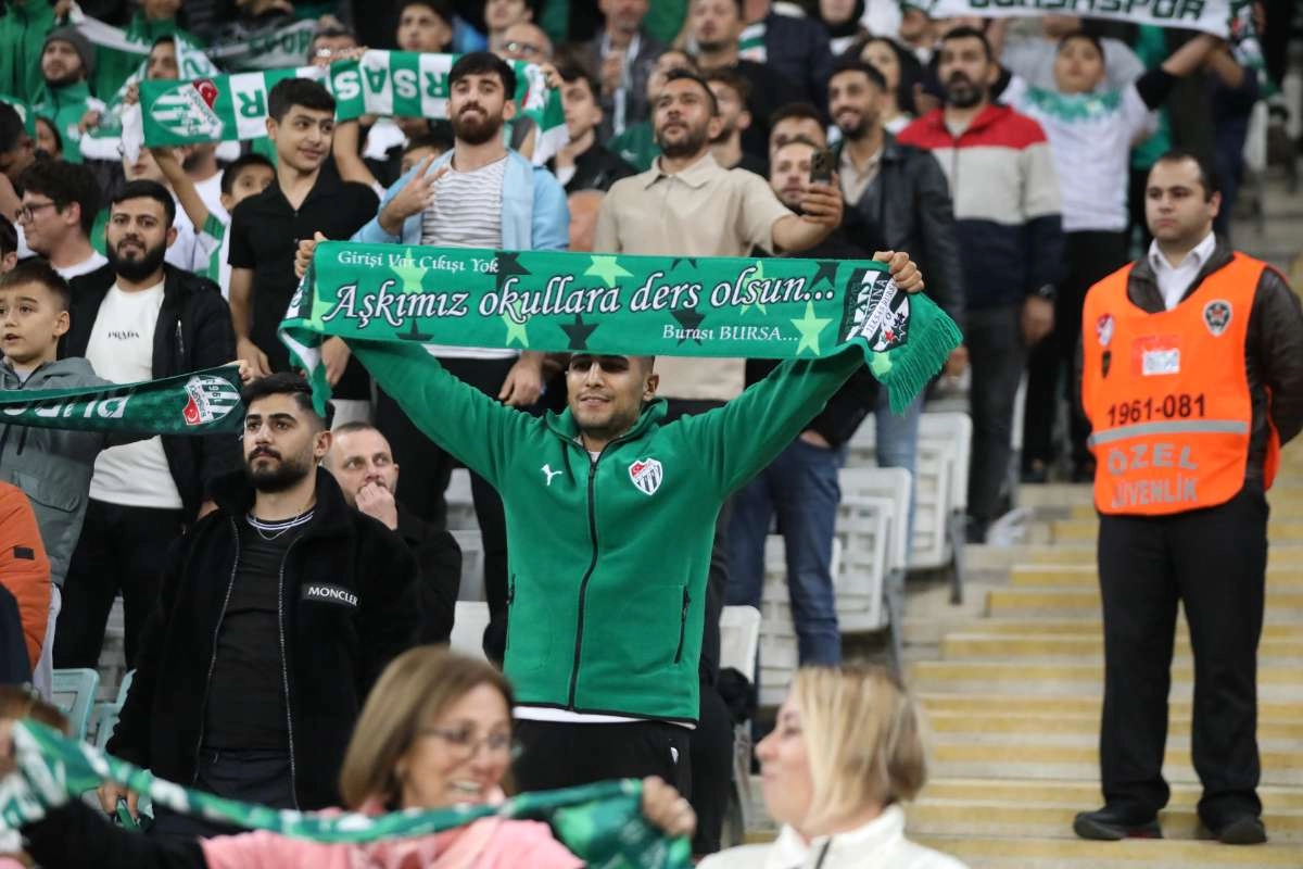 (FOTO GALERİ) Bursaspor-Menemen FK Taraftar Fotoğrafları-2