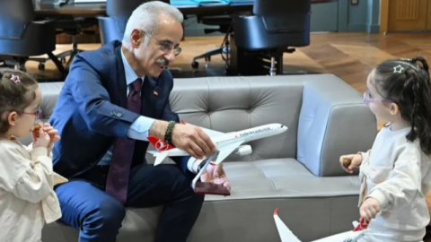 Bakan Uraloğlu minik misafirlerini ağırladı