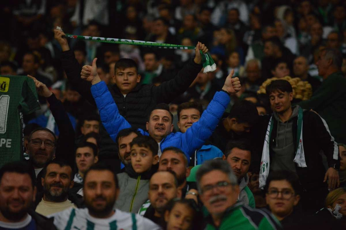 (FOTO GALERİ) Bursaspor-Menemen FK Taraftar Fotoğrafları-3