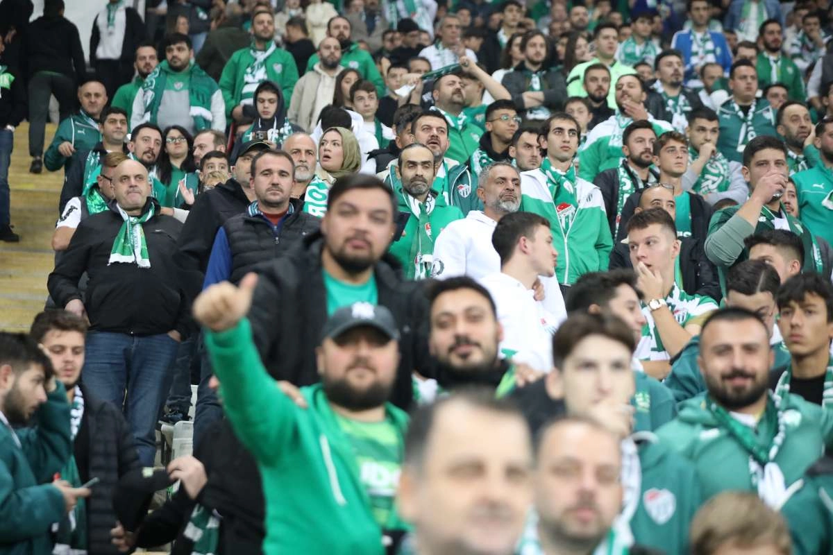 (FOTO GALERİ) Bursaspor-Menemen FK Taraftar Fotoğrafları-2