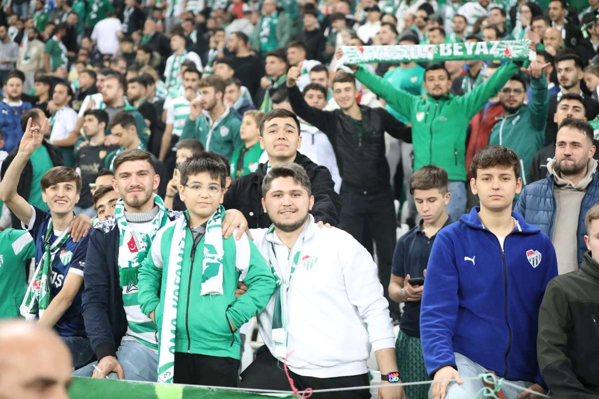(FOTO GALERİ) Bursaspor-Menemen FK Taraftar Fotoğrafları-2